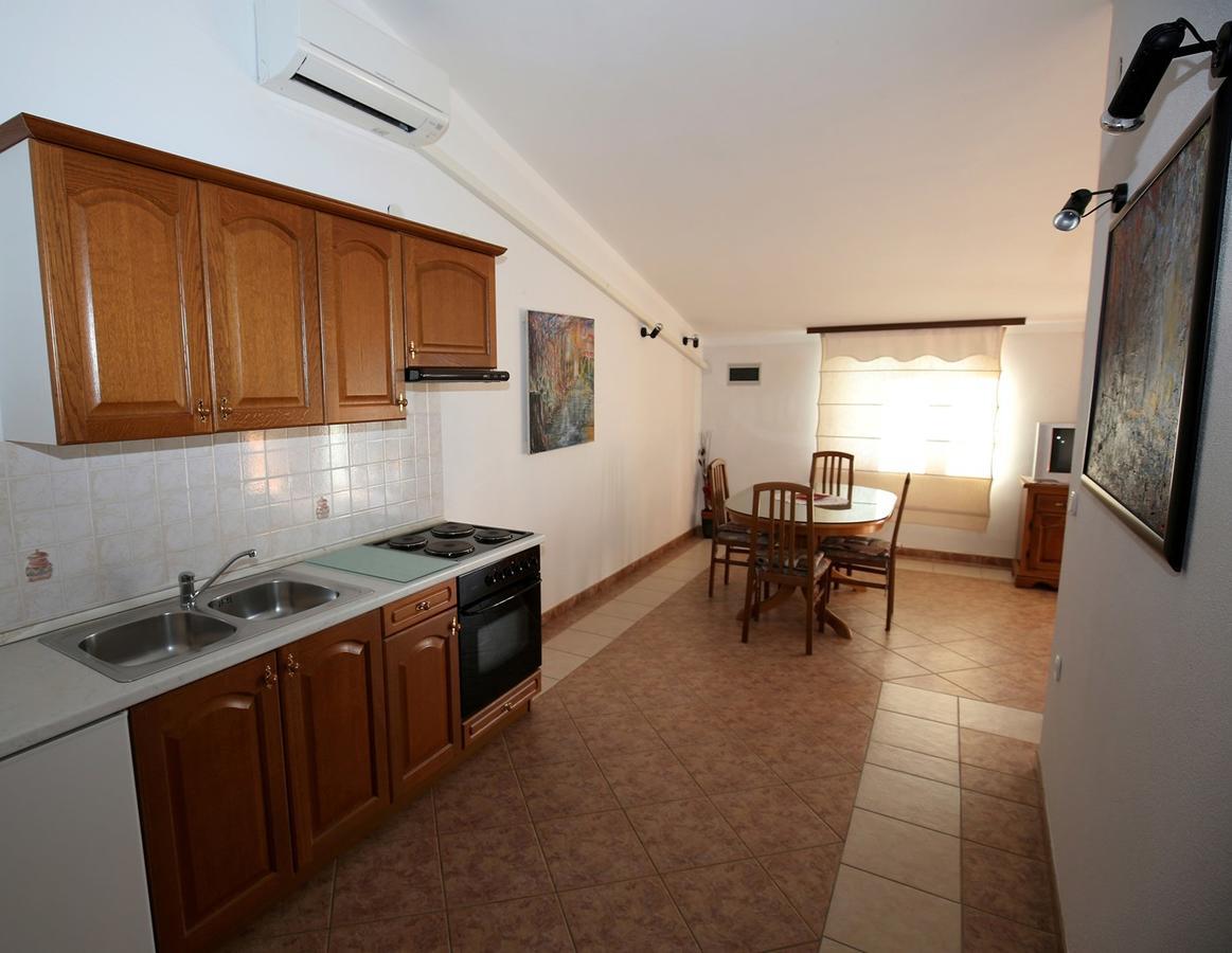 Apartments Coki Funtana Exterior foto